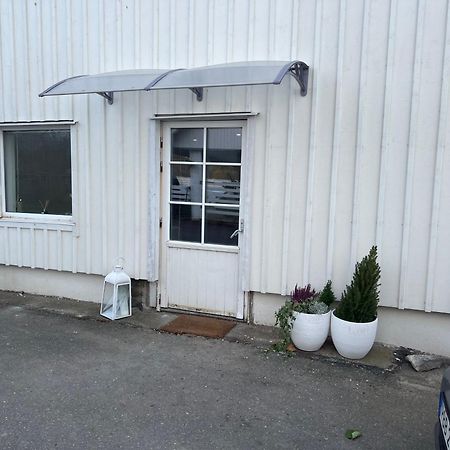 Johannas Ranch Lgh Ovan Stallet Kullavik Exterior photo